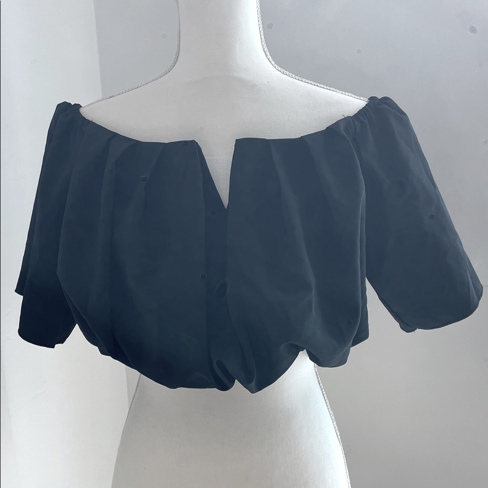 Elegant Black Off-Shoulder Top V neck Bubble Crop Top. Size L-US 8/10, EU 40/42.